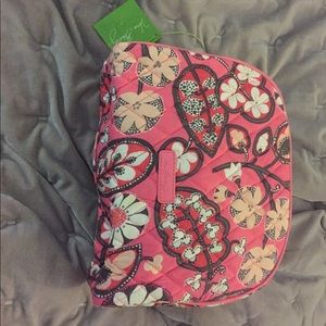 Adorable BNWT Vera Bradley Large Makeup Bag